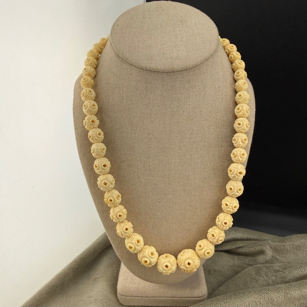 Vintage Carved Celluloid Beaded Necklace‎ 21"